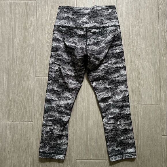 Lululemon Wunder Under High Rise Crop Leggings 6 - Picture 6 of 8